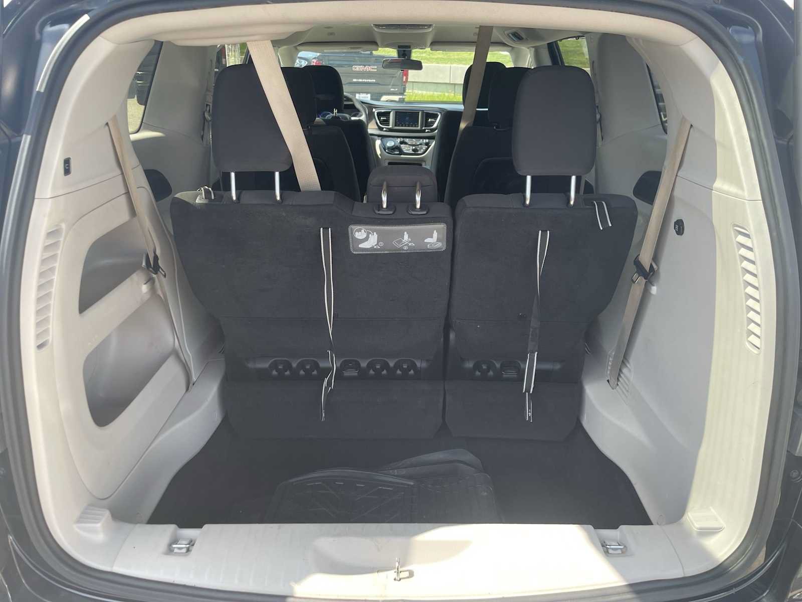 Used 2018 Chrysler Pacifica Touring Plus w/ Tire & Wheel Group FWD image 24