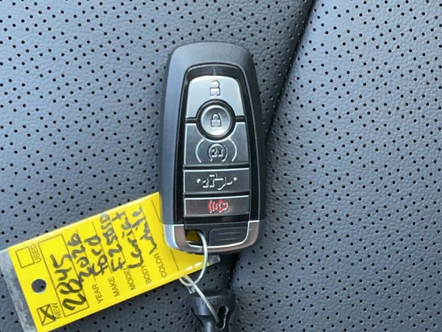 New 2026 Ford F250 Lariat w/ Black Appearance Package image 34
