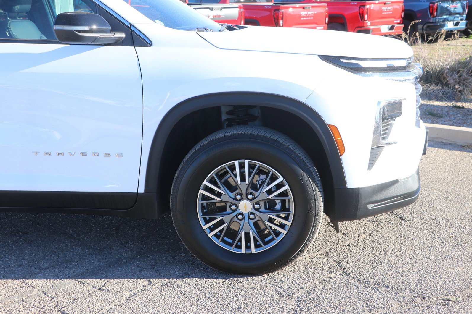 Used 2025 Chevrolet Traverse LT image 9