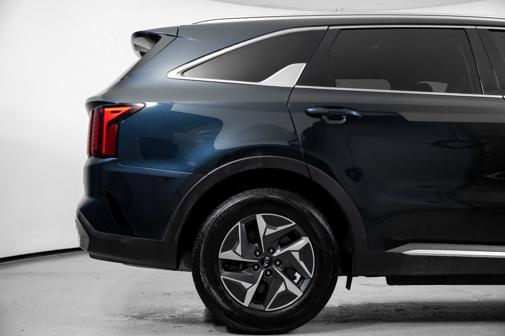 Used 2021 Kia Sorento S FWD image 6