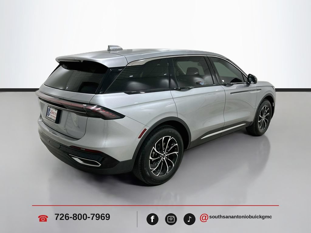 Used 2025 Lincoln Nautilus Premier AWD/4WD image 8
