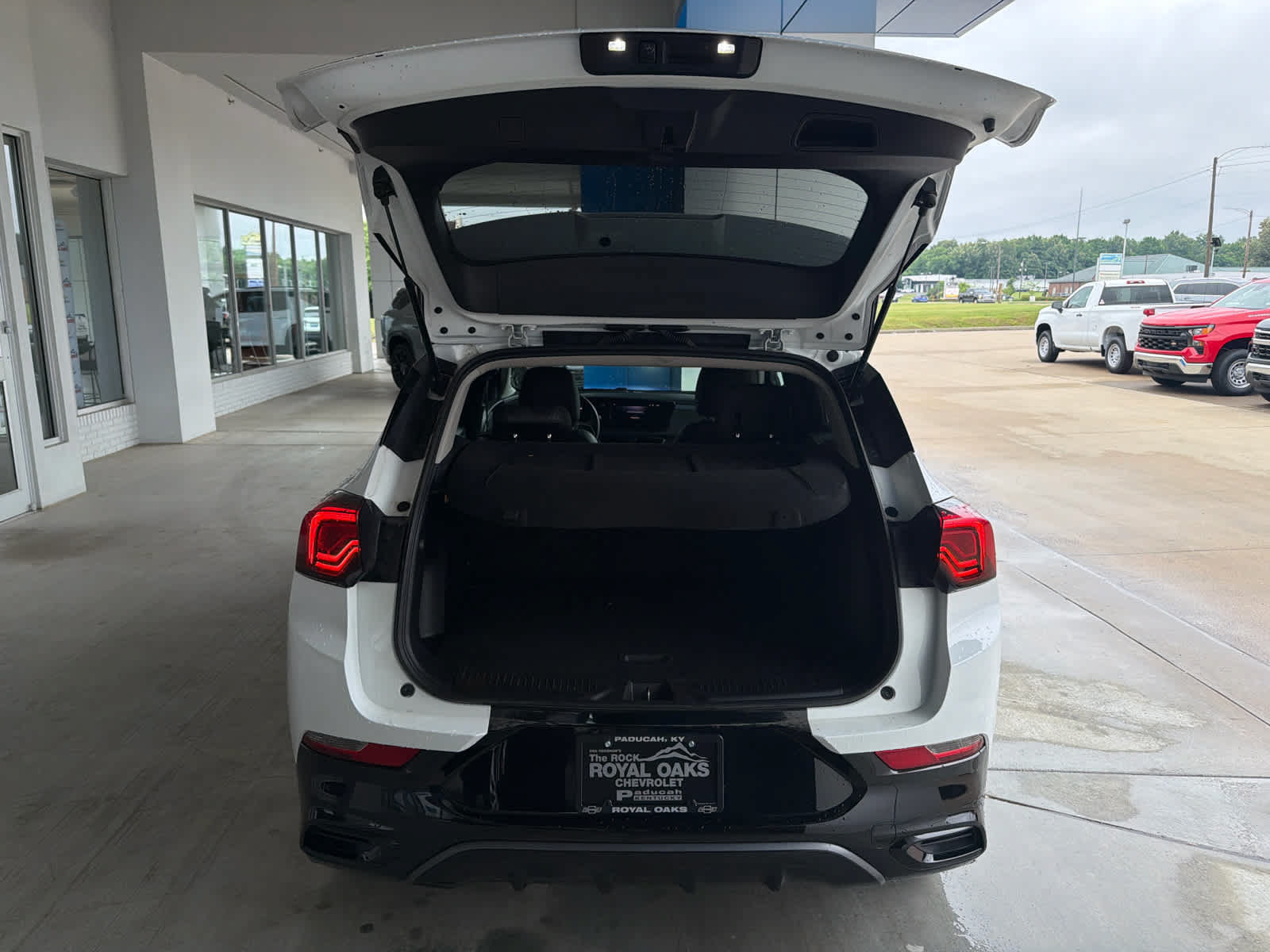 Used 2024 Buick Encore GX Sport Touring FWD image 6