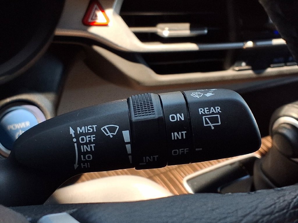 Certified 2024 Toyota Sienna XLE FWD image 15