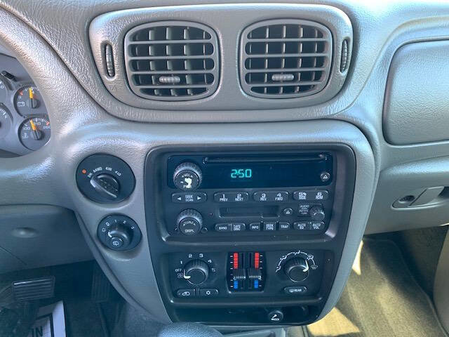 Used 2004 Chevrolet TrailBlazer LS w/ LS Preferred Equipment Group image 19