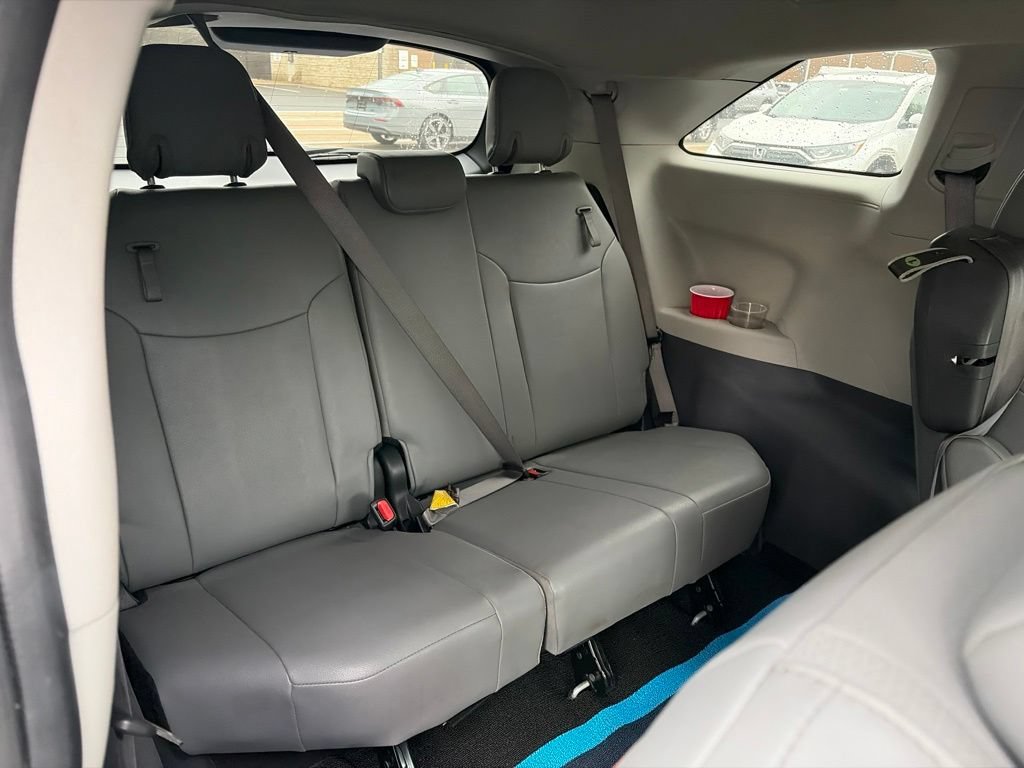 Used 2023 Toyota Sienna XLE FWD image 22