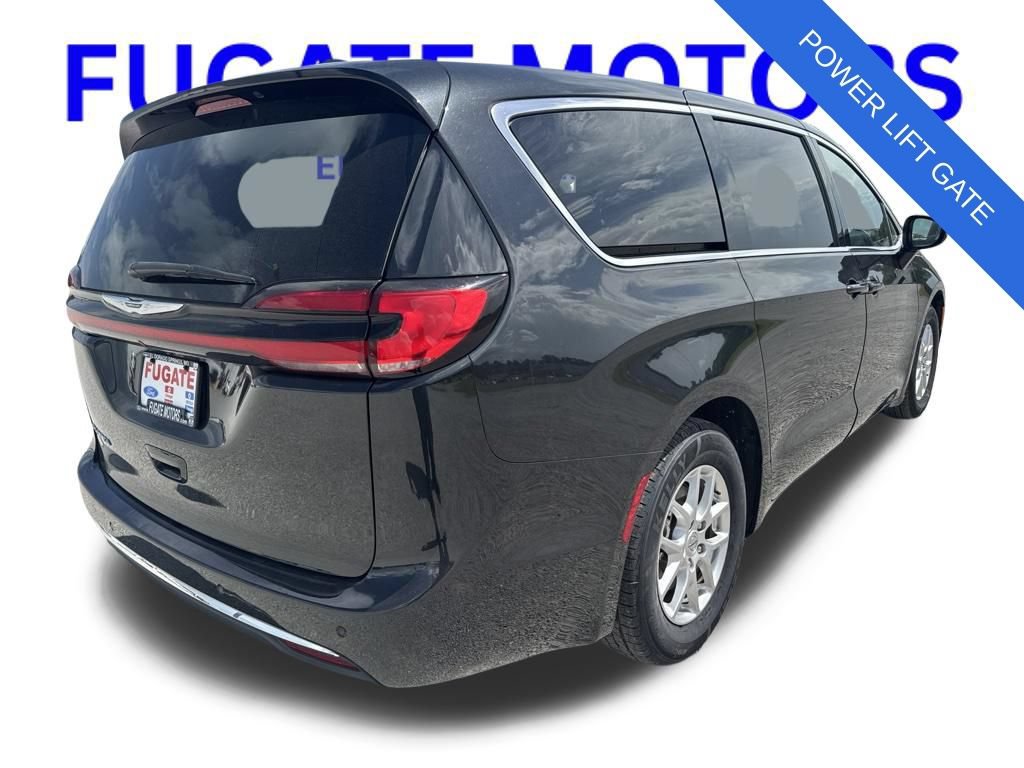 Used 2024 Chrysler Pacifica Touring-L FWD image 6