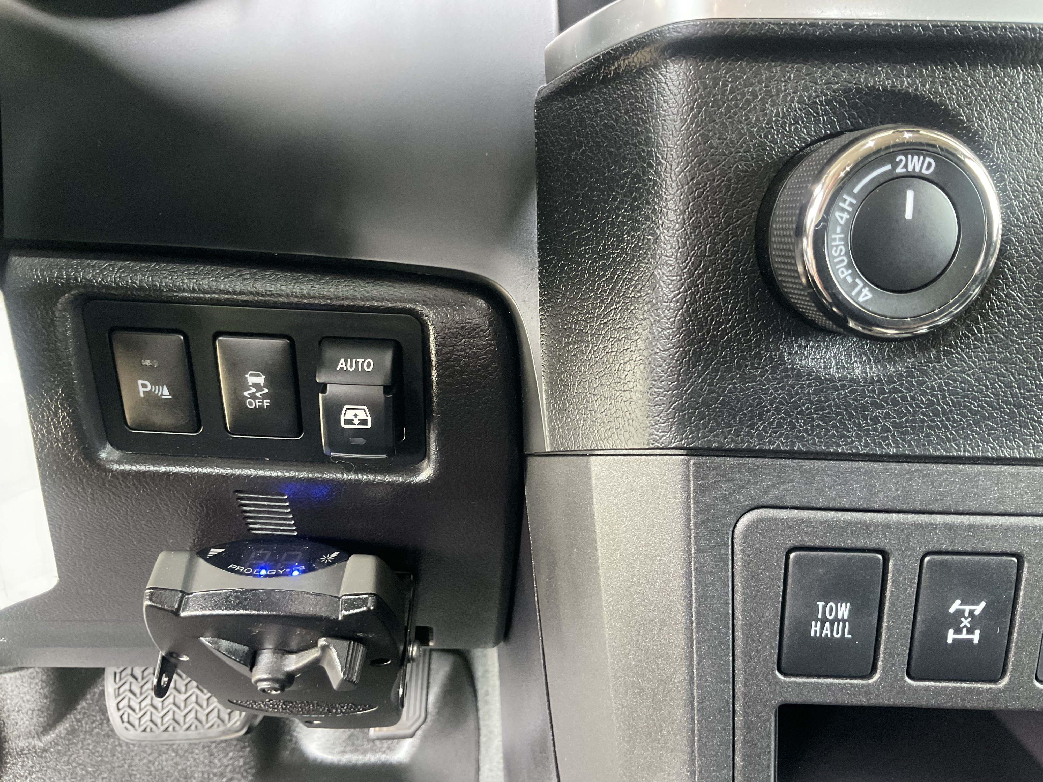 Used 2018 Toyota Sequoia TRD Sport AWD/4WD image 32