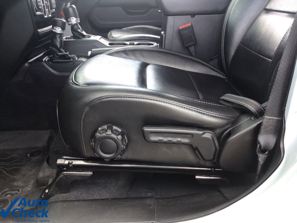 Used 2022 Jeep Wrangler Unlimited Sahara w/ Cold Weather Group image 9