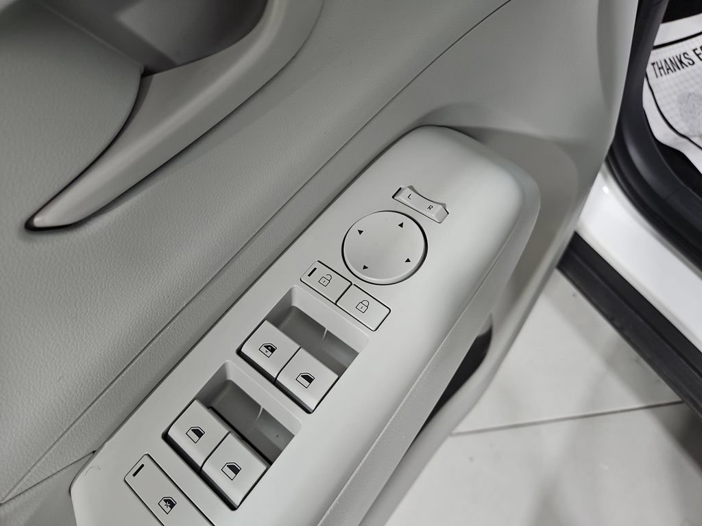 Certified 2025 Hyundai Kona SEL AWD/4WD image 13