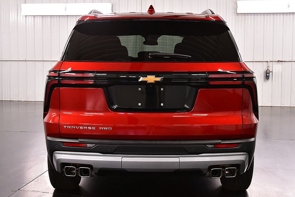 Used 2025 Chevrolet Traverse LT w/ Driver Confidence Package AWD/4WD image 6