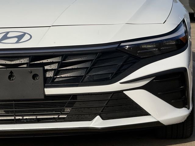 Used 2025 Hyundai Elantra Sport image 7