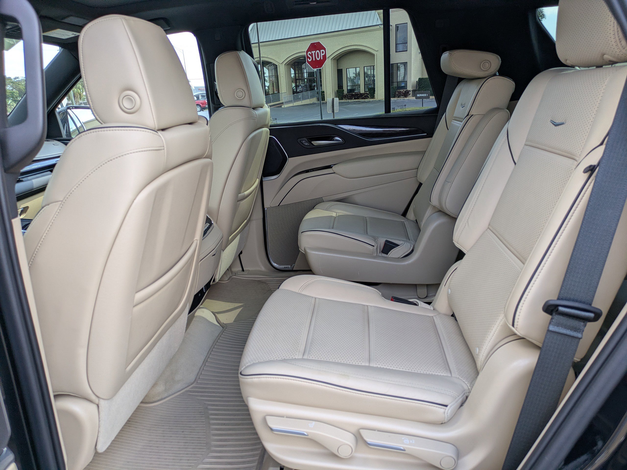 Certified 2023 Cadillac Escalade Premium Luxury image 13