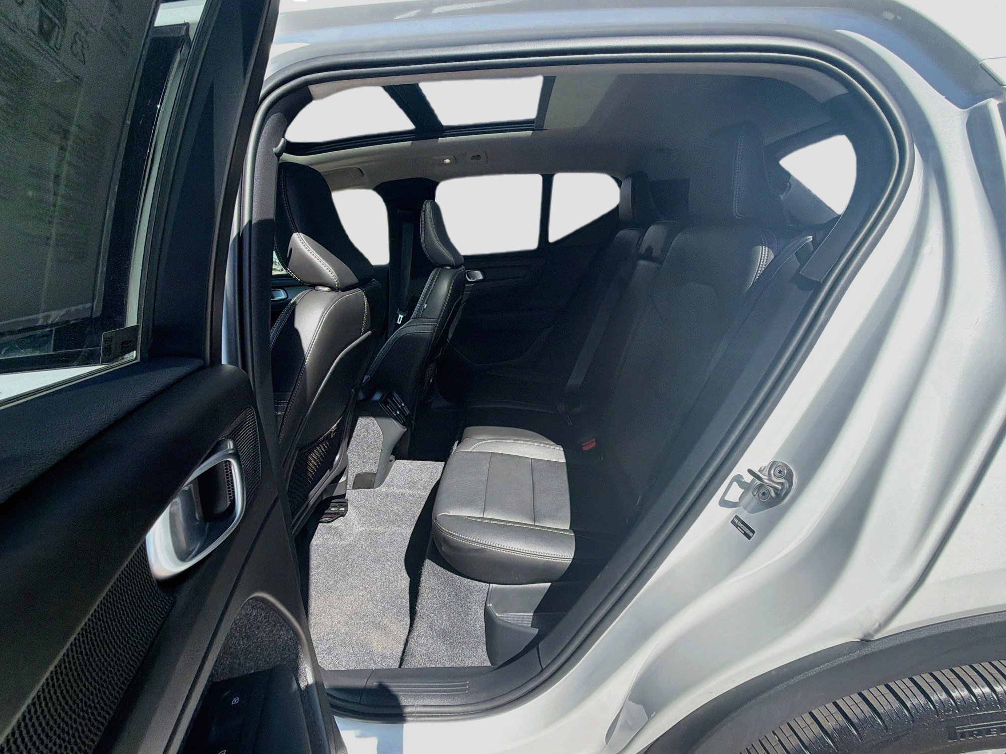 Used 2025 Volvo XC40 B5 Plus AWD/4WD image 30