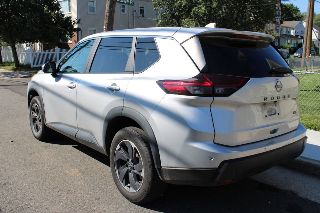 Used 2024 Nissan Rogue SV FWD image 7