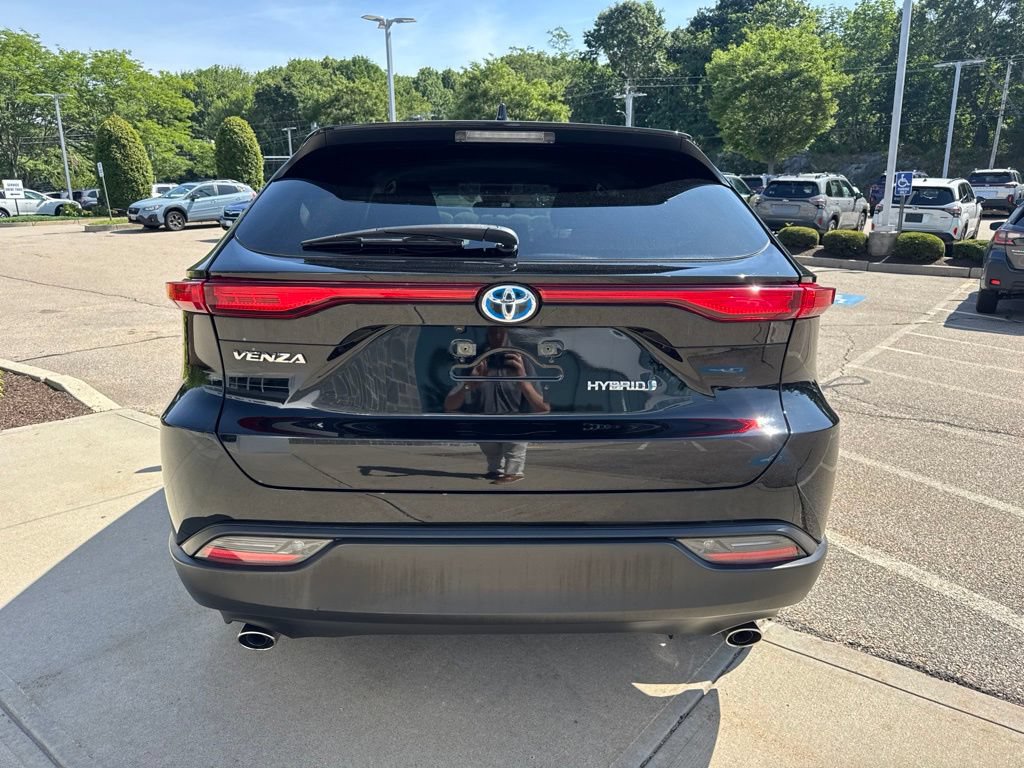 Used 2023 Toyota Venza LE AWD/4WD image 7