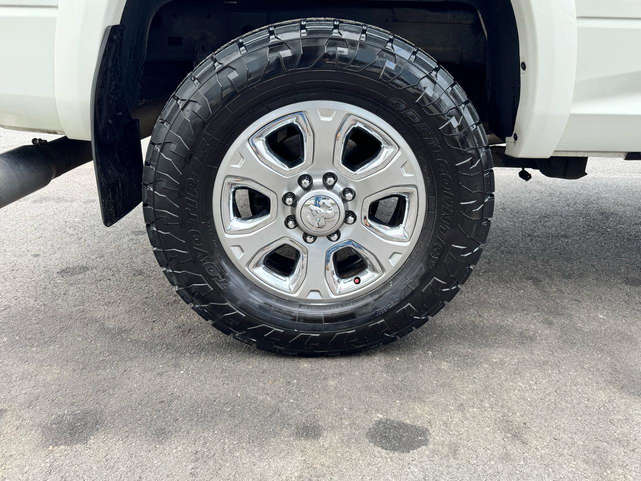 Used 2018 RAM 2500 Laramie w/ Sport Appearance Group image 21