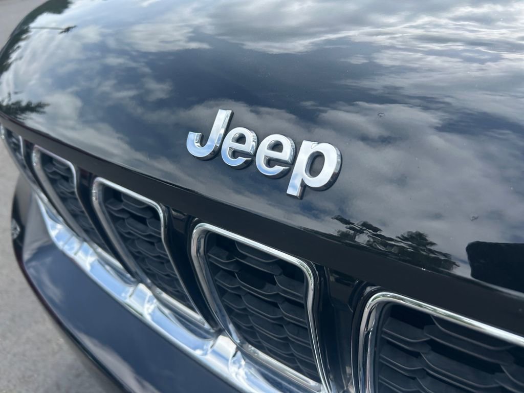 Used 2022 Jeep Grand Cherokee Limited image 31