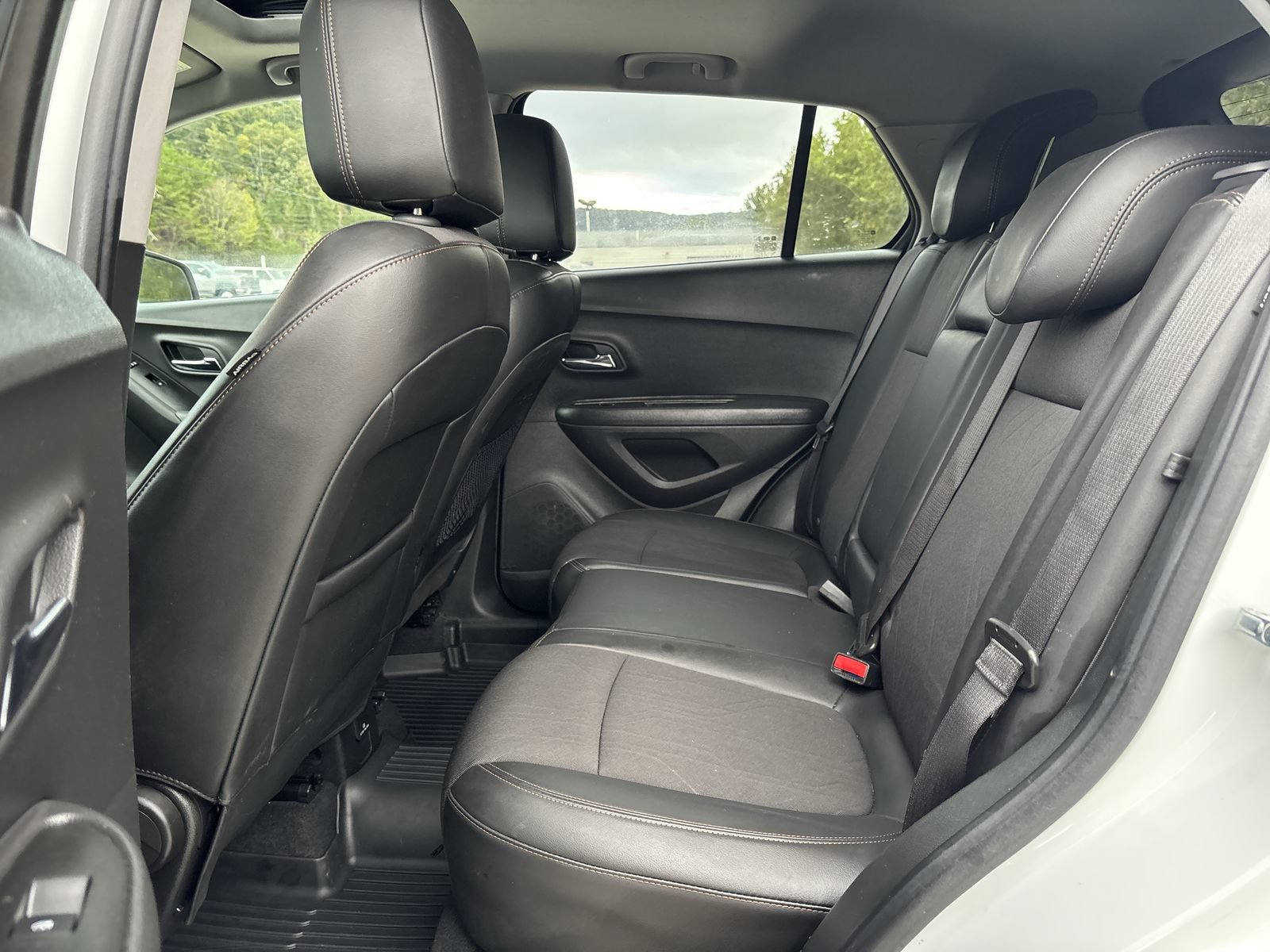 Used 2020 Chevrolet Trax LT w/ Sun & Sound Package FWD image 25