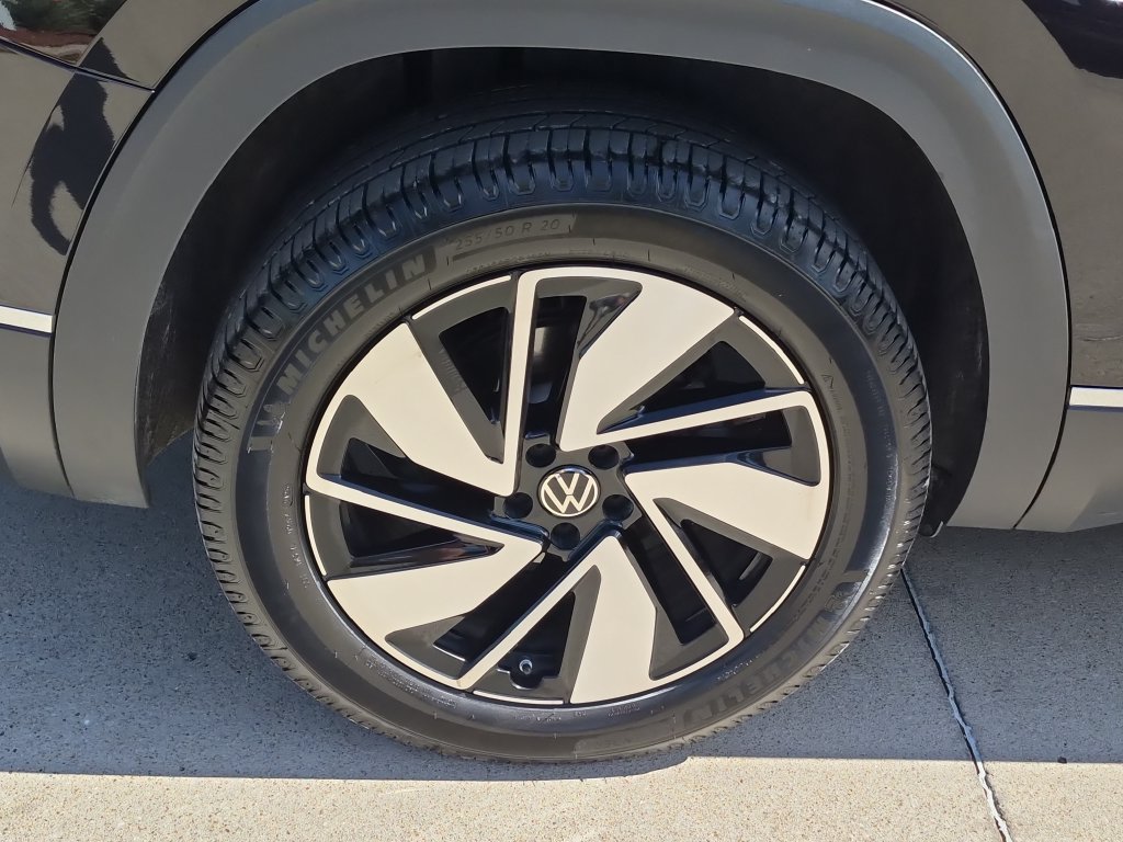 Used 2024 Volkswagen Atlas SEL AWD/4WD image 6