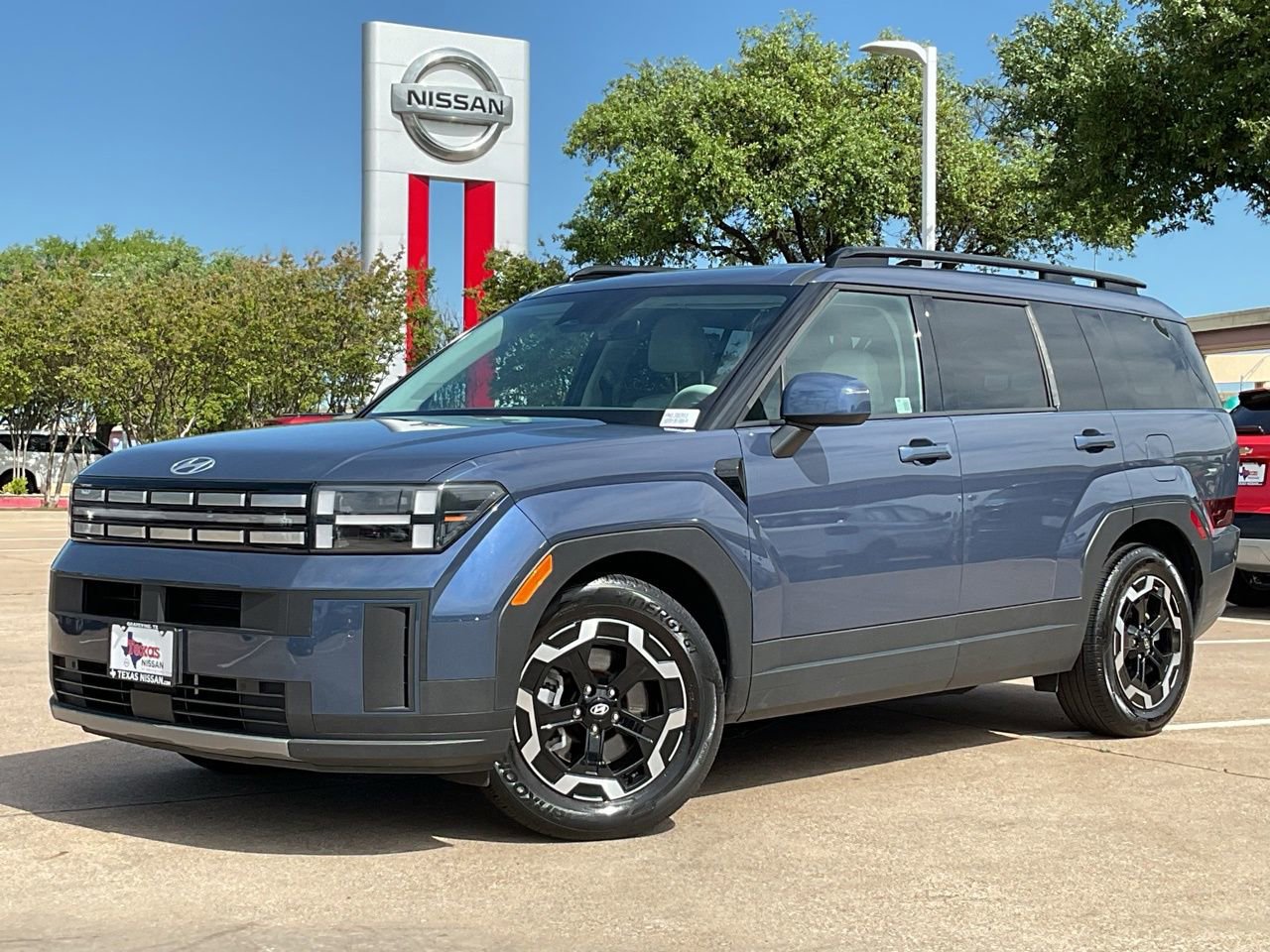 Used 2025 Hyundai Santa Fe SEL image 2