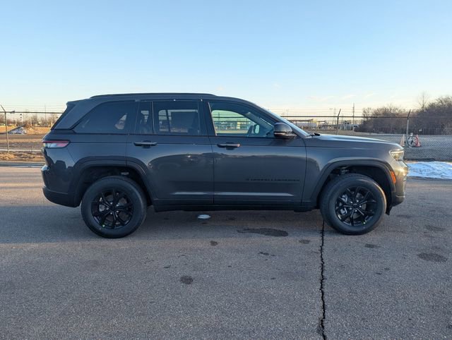 New 2025 Jeep Grand Cherokee Laredo image 2