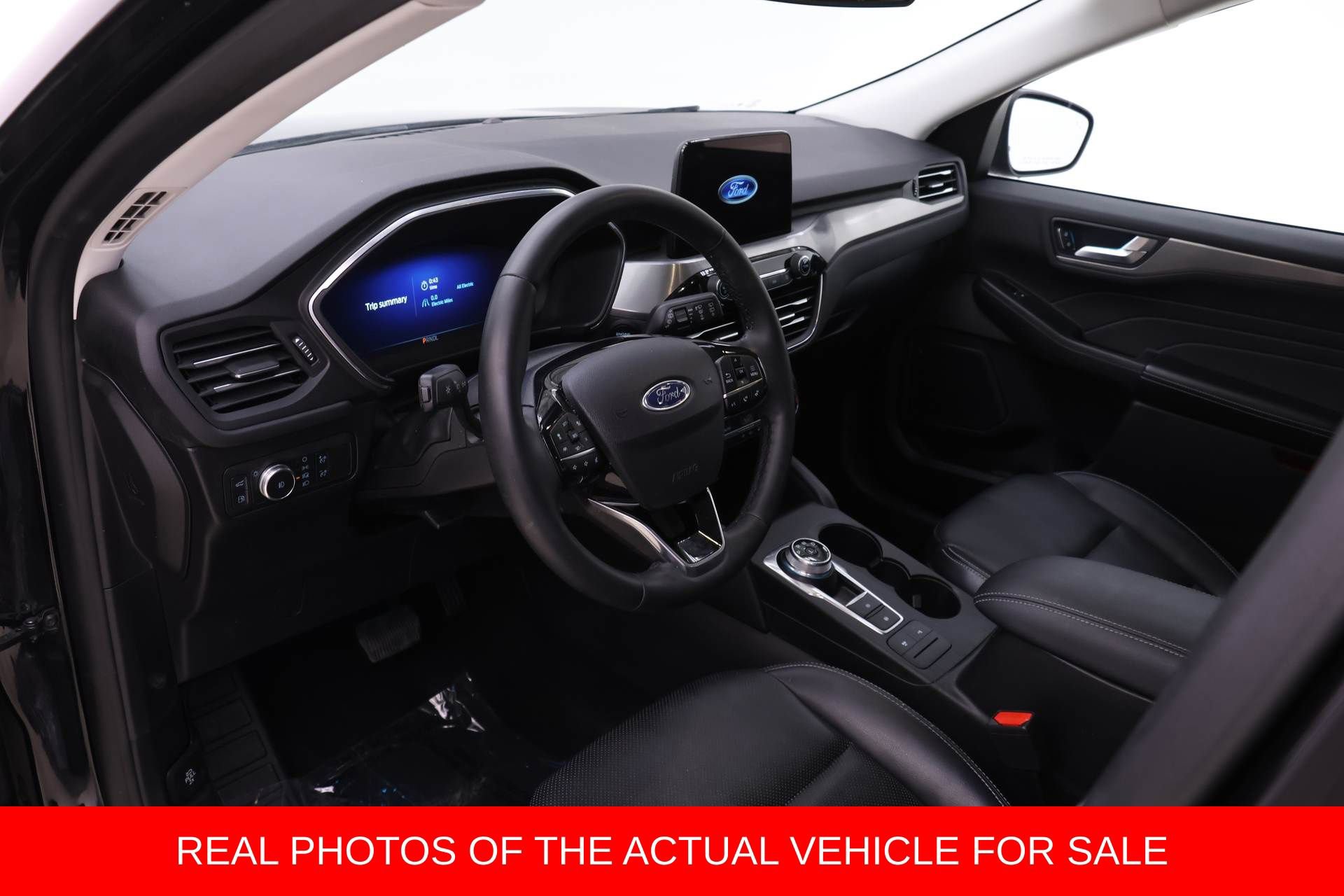 Used 2022 Ford Escape Titanium image 3