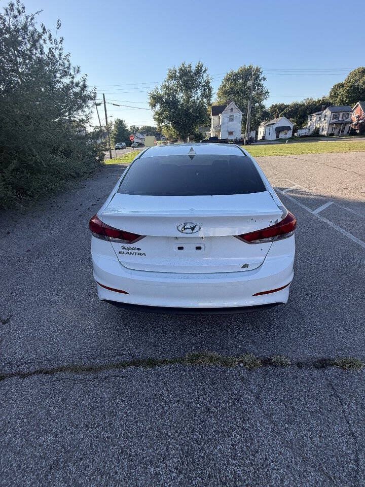 Used 2017 Hyundai Elantra SE w/ SE A/T Tech Package 03 FWD image 3