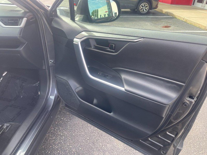 Used 2023 Toyota RAV4 LE AWD/4WD image 12