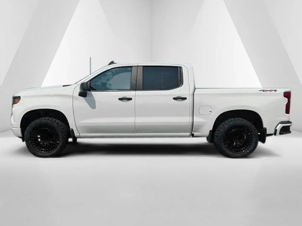 Used 2023 Chevrolet Silverado 1500 Custom AWD/4WD image 4