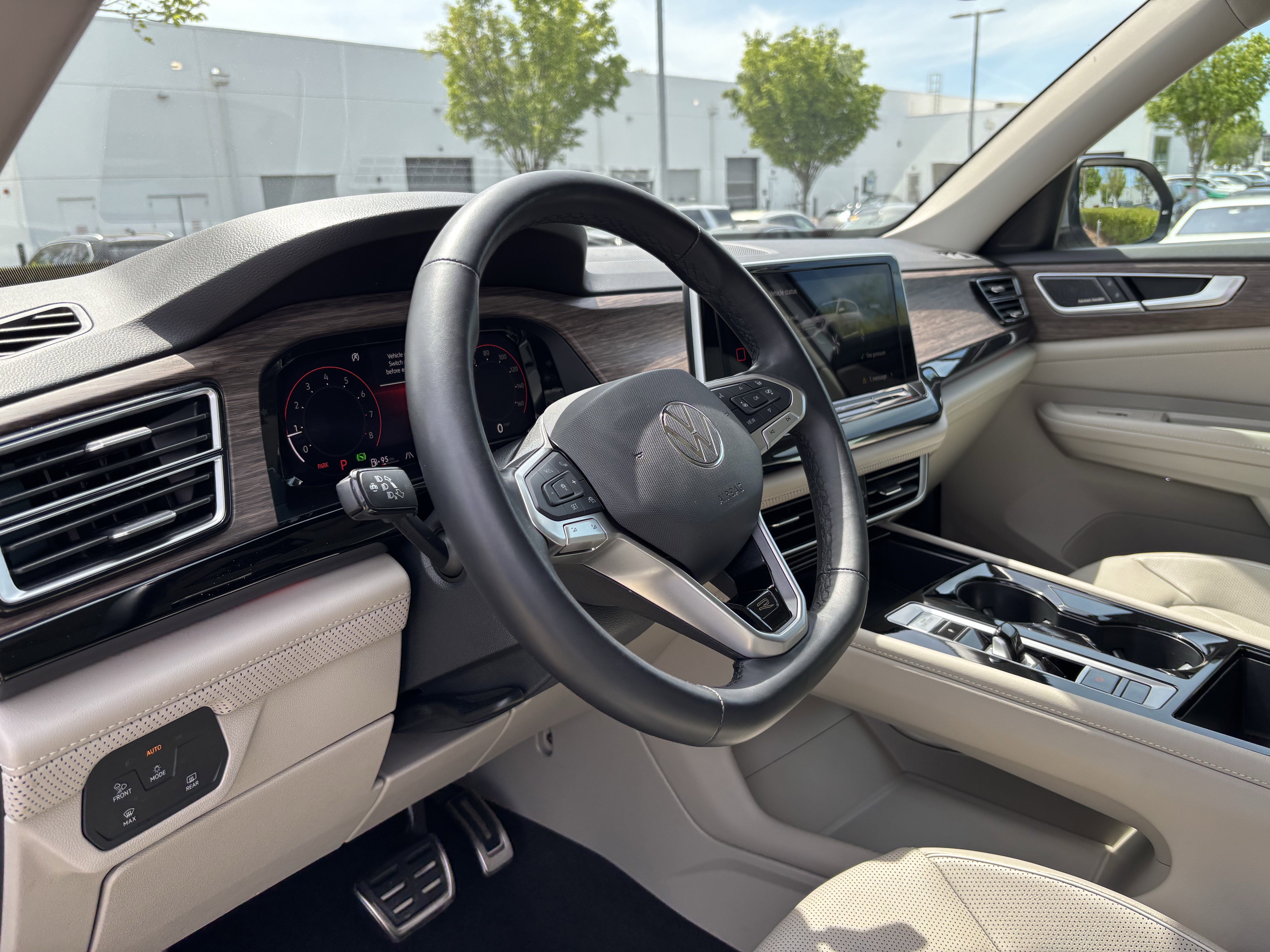 Used 2025 Volkswagen Atlas SEL Premium R-Line image 16