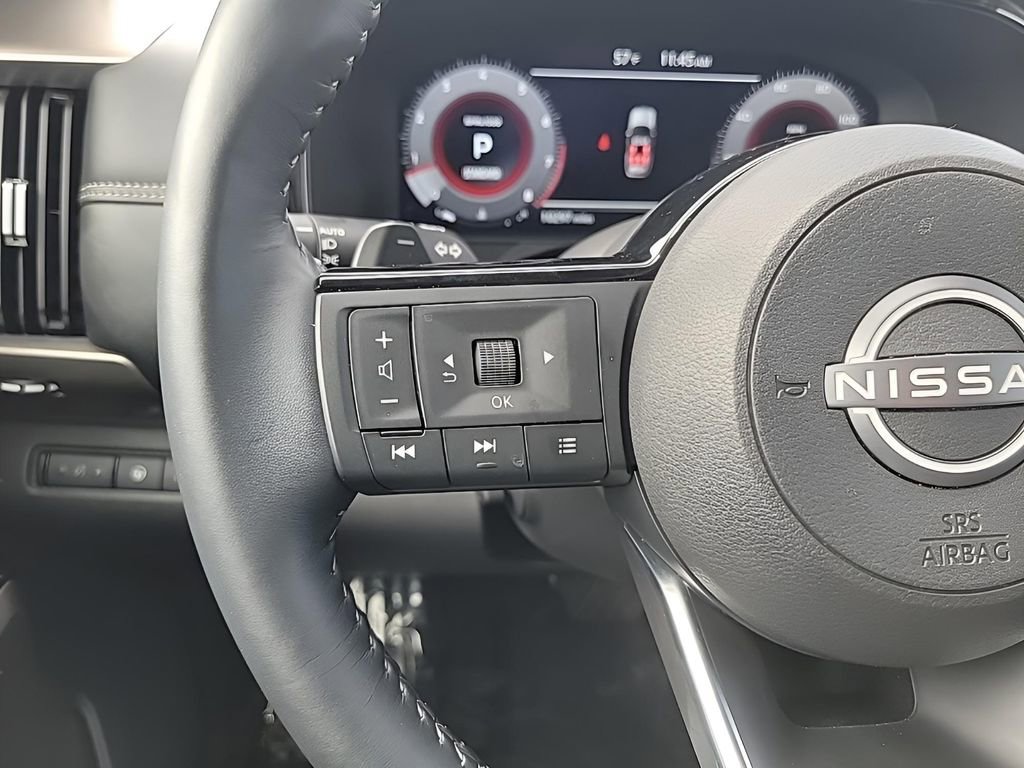 Used 2024 Nissan Pathfinder Platinum image 17