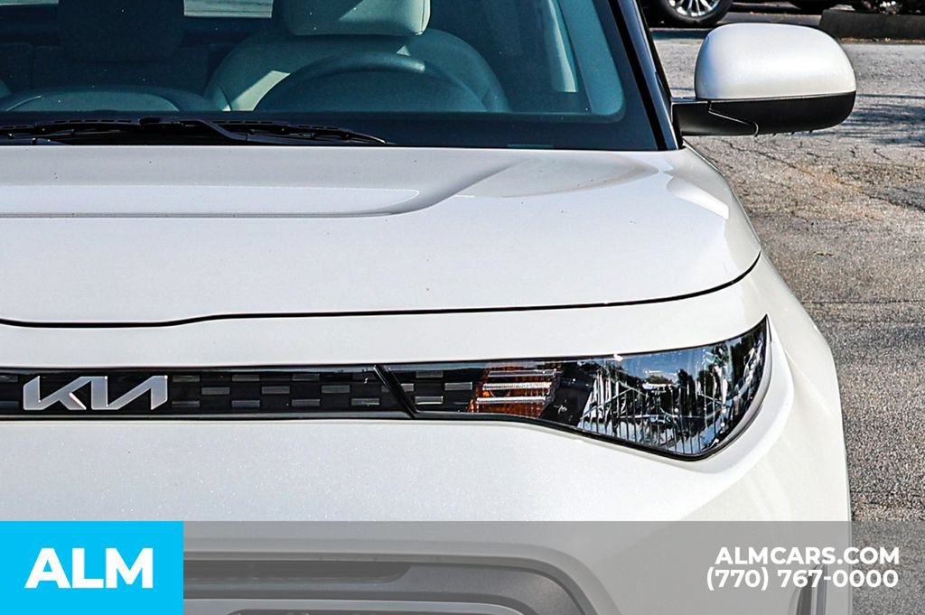 Used 2025 Kia Soul LX w/ LX Technology Package FWD image 14