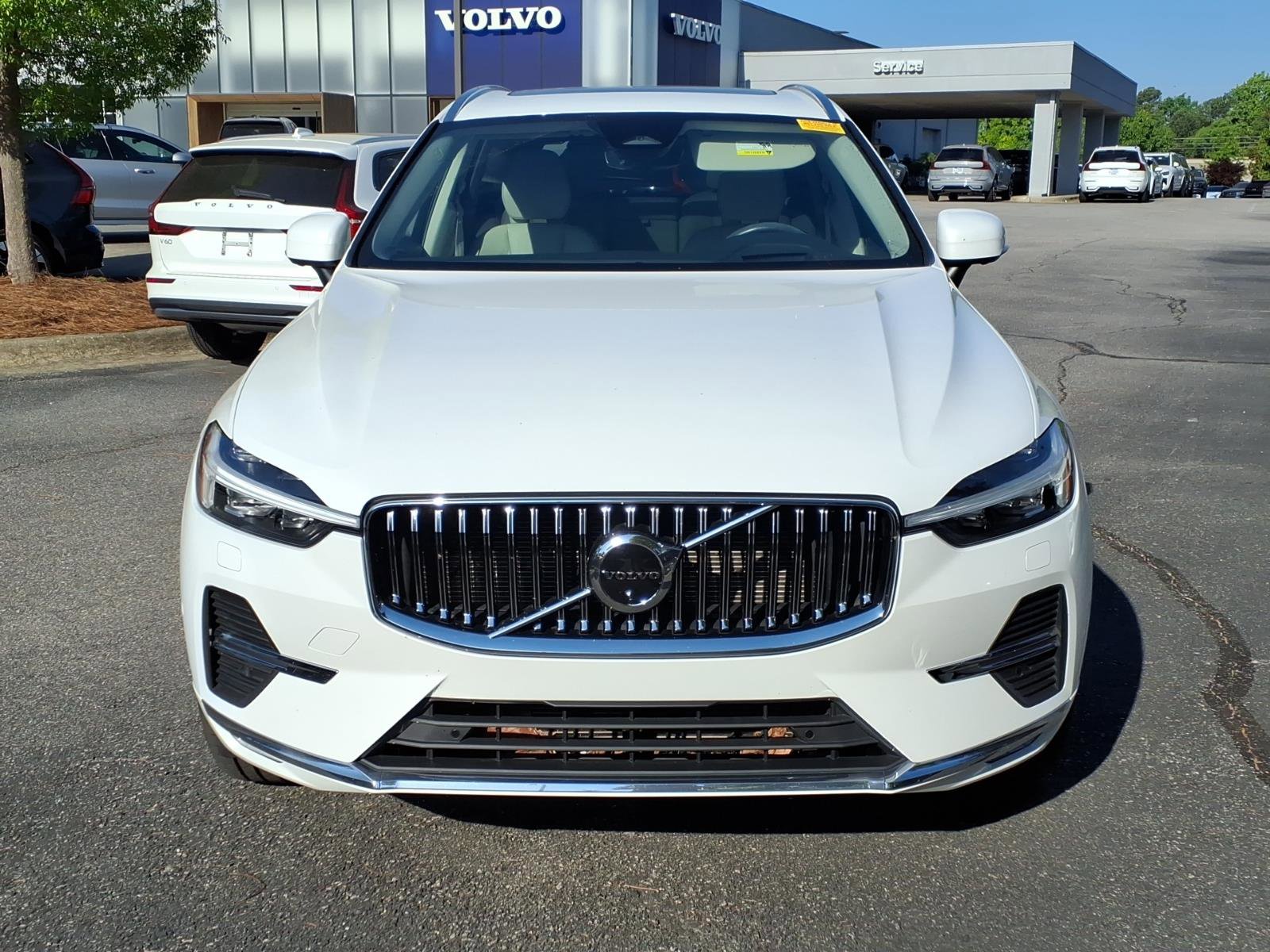 Used 2023 Volvo XC60 B5 Ultimate w/ Climate Package FWD image 8
