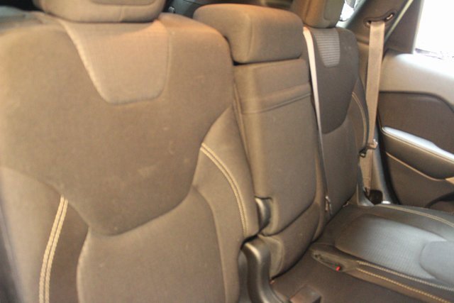 Used 2017 Jeep Cherokee Latitude w/ Comfort & Convenience Group image 14