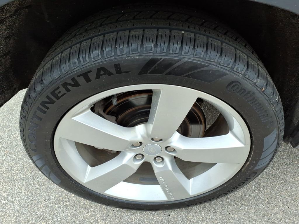 Used 2023 Land Rover Defender 110 SE image 11