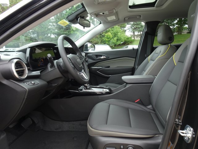 New 2026 Chevrolet Trax ACTIV w/ Sunroof Package FWD image 5