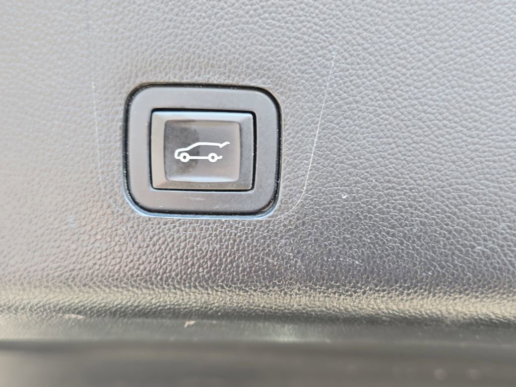 Used 2018 Chevrolet Traverse LT w/ LPO, Floor Liner Package AWD/4WD image 14