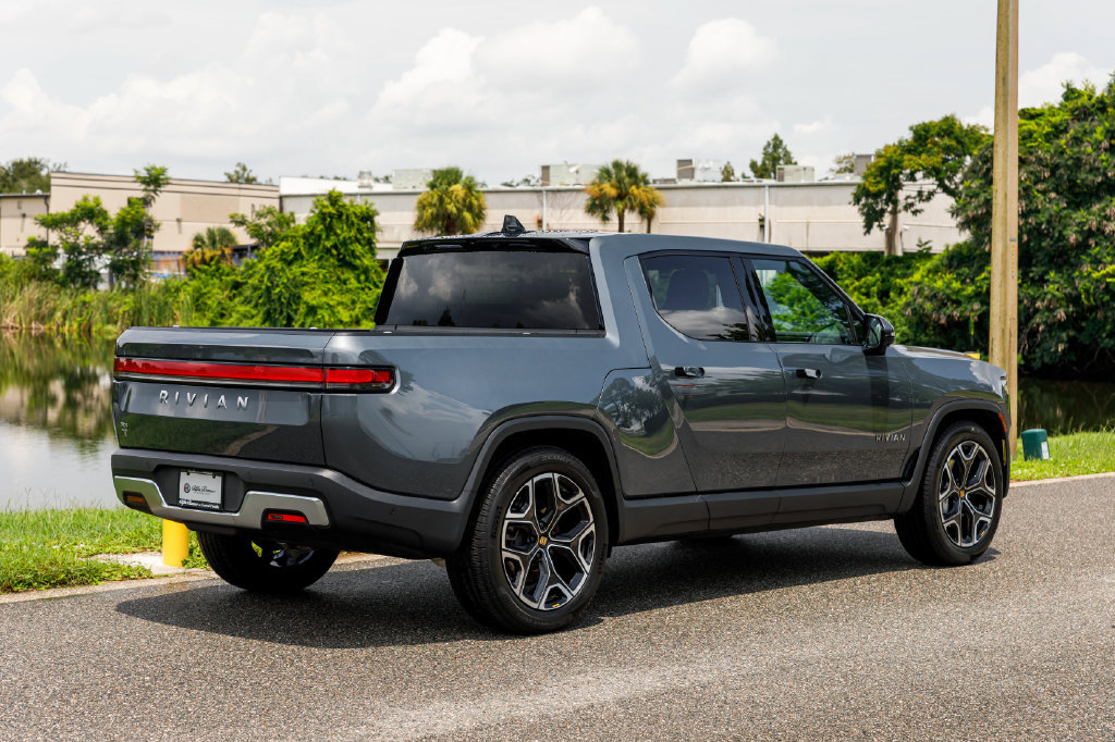 Used 2025 Rivian R1T Adventure Dual AWD/4WD image 3
