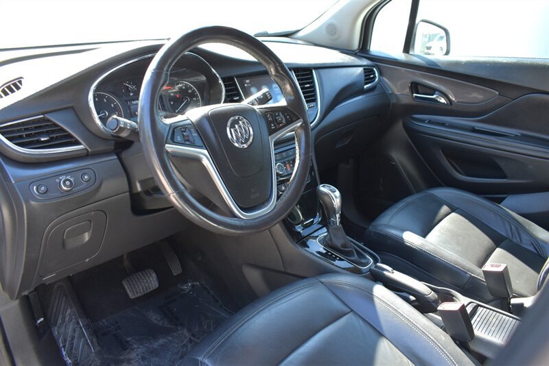 Used 2020 Buick Encore Essence FWD image 3