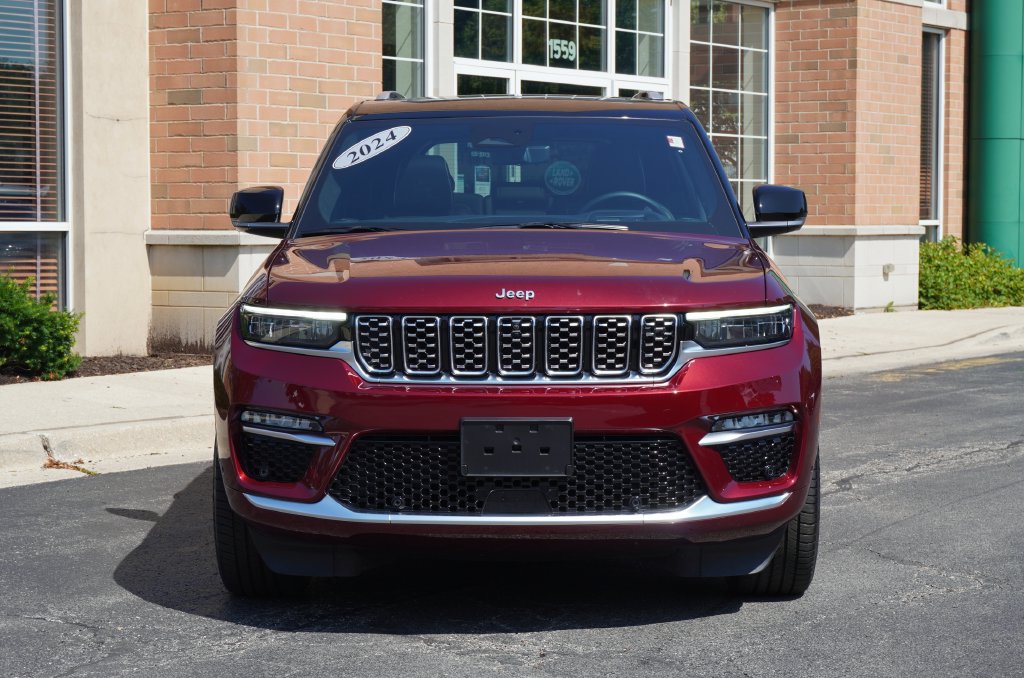 Used 2024 Jeep Grand Cherokee Summit AWD/4WD image 3