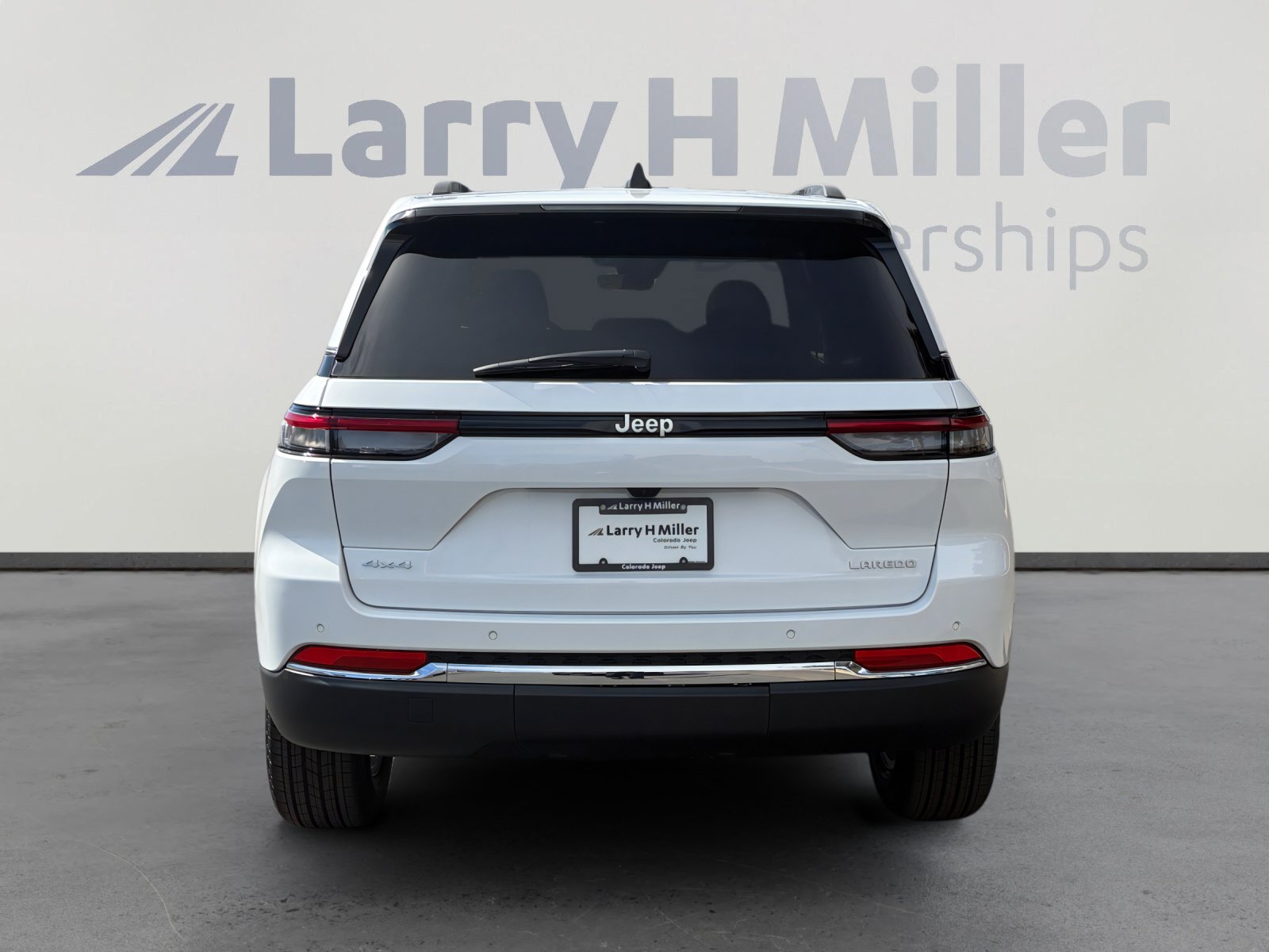 New 2026 Jeep Grand Cherokee Laredo X AWD/4WD image 4
