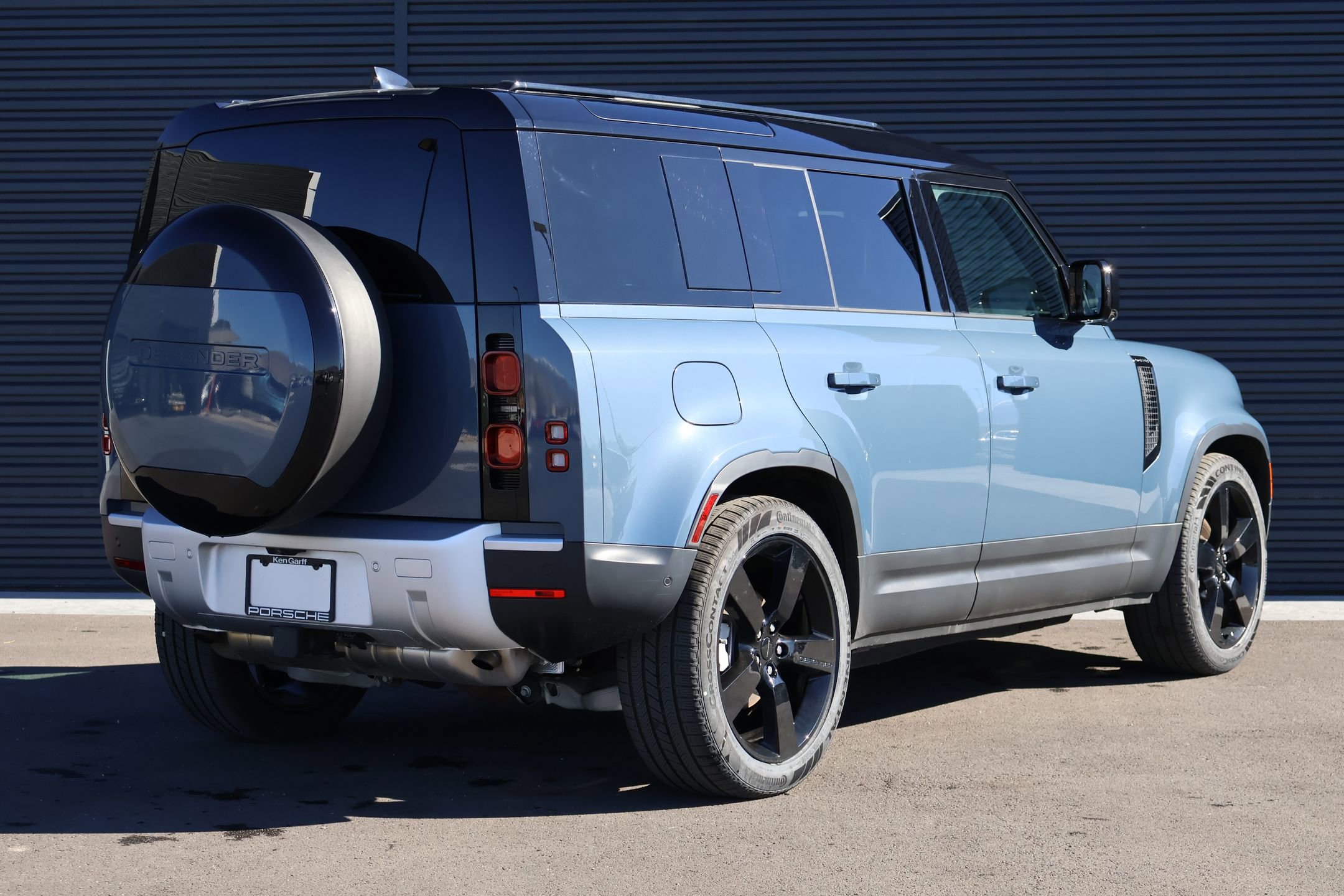 Used 2025 Land Rover Defender 110 S image 5