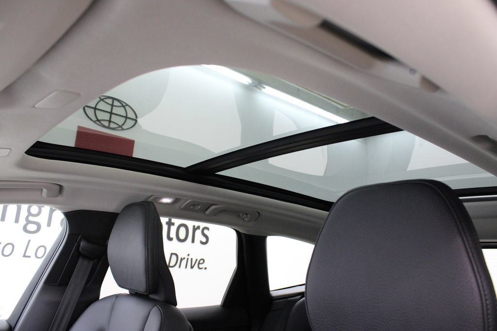Used 2024 Volvo XC60 B5 Plus w/ Protection Package Premier AWD/4WD image 14