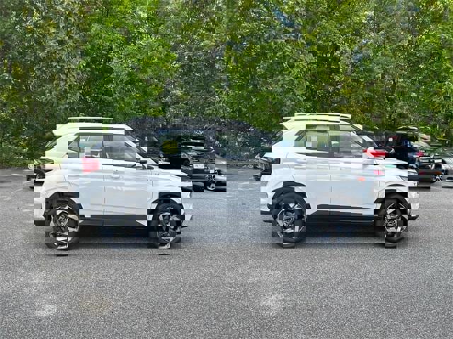 New 2025 Hyundai Venue SEL image 2