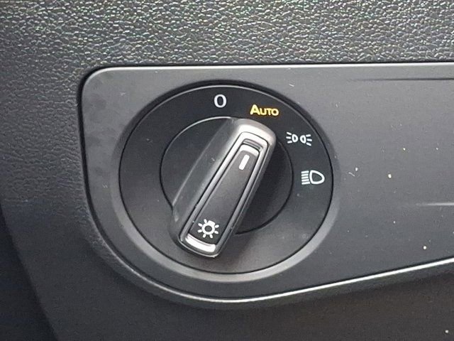 Certified 2024 Volkswagen Tiguan SE R-Line image 30
