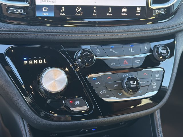 Used 2026 Chrysler Pacifica Pinnacle FWD image 32