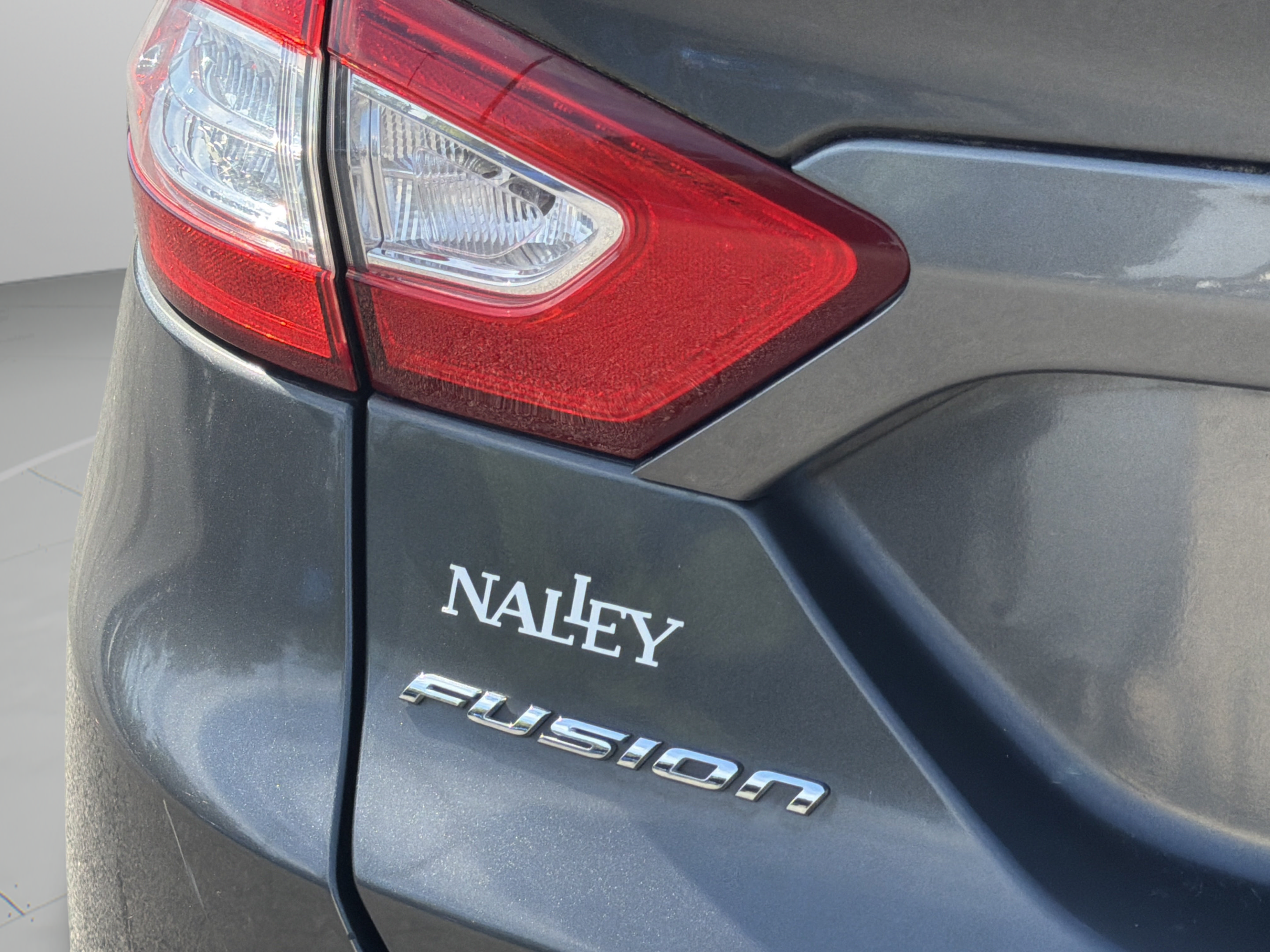 Used 2015 Ford Fusion SE FWD image 24