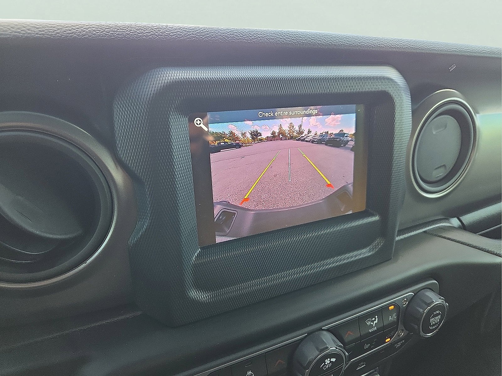 Used 2023 Jeep Gladiator Sport image 16