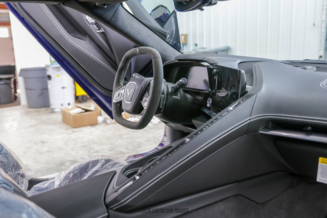 Used 2025 Chevrolet Corvette Stingray Premium Conv w/ Z51 Performance Package RWD image 36