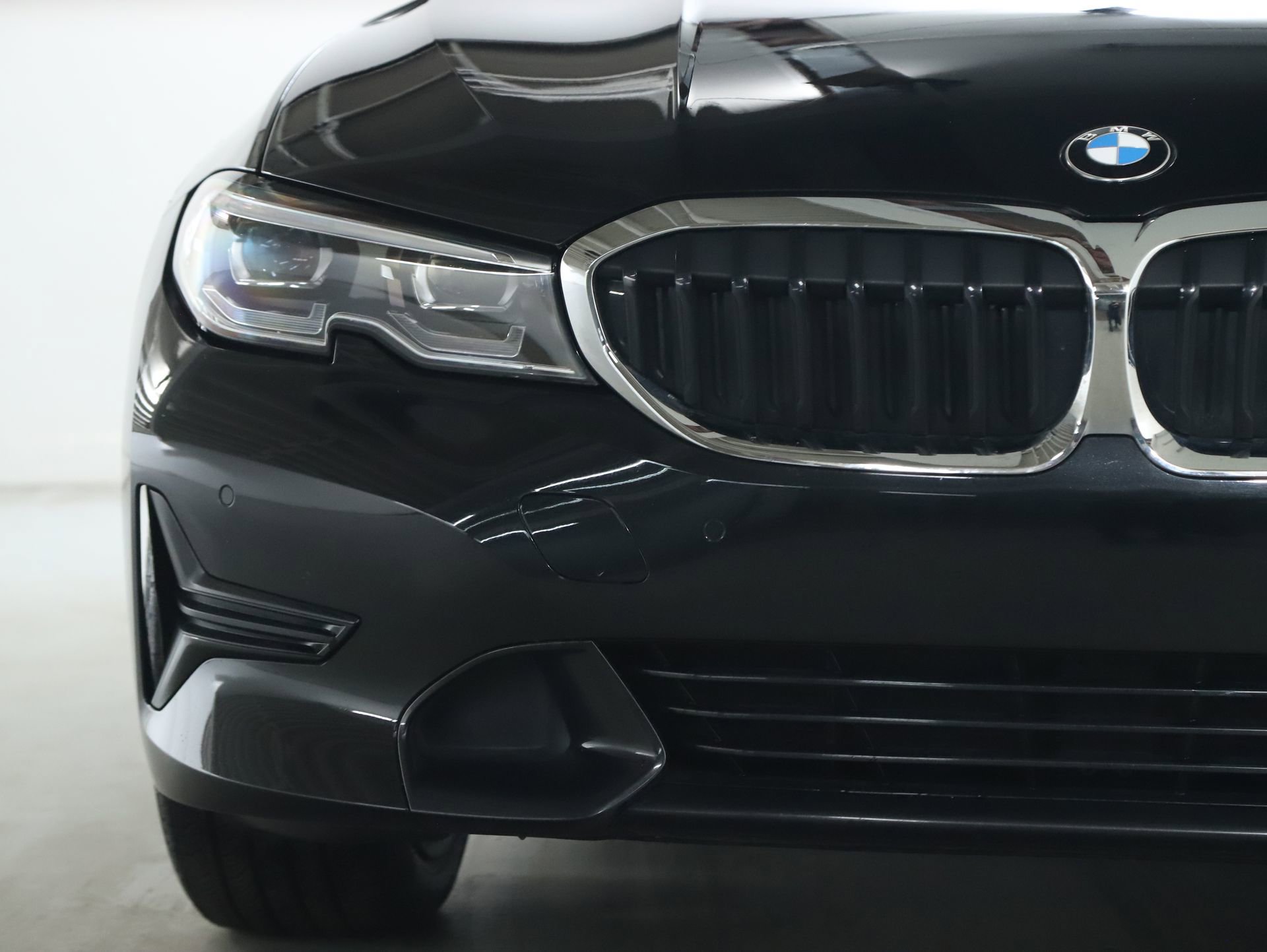 Used 2021 BMW 330e xDrive w/ Premium Package image 7